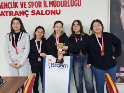 Kızlarımızdan önce şah, sonra mat